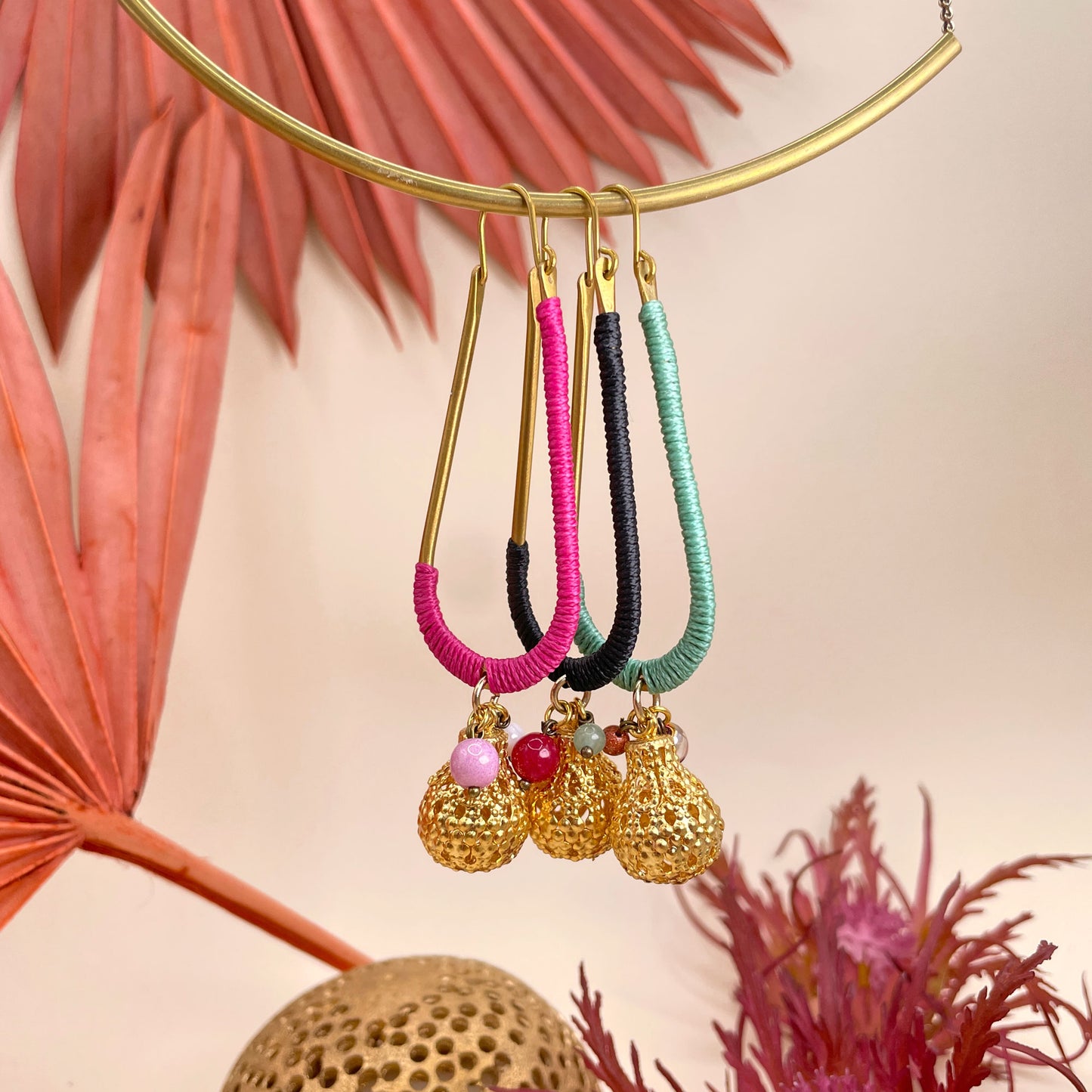Lindeza Mono Hoop Earrings