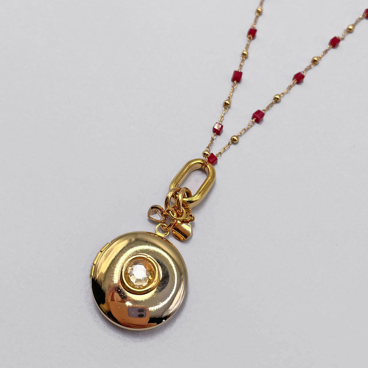 Collana Lunga con Medaglione Vintage