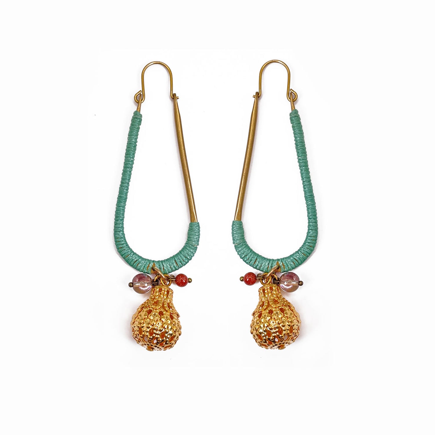 Lindeza Mono Hoop Earrings