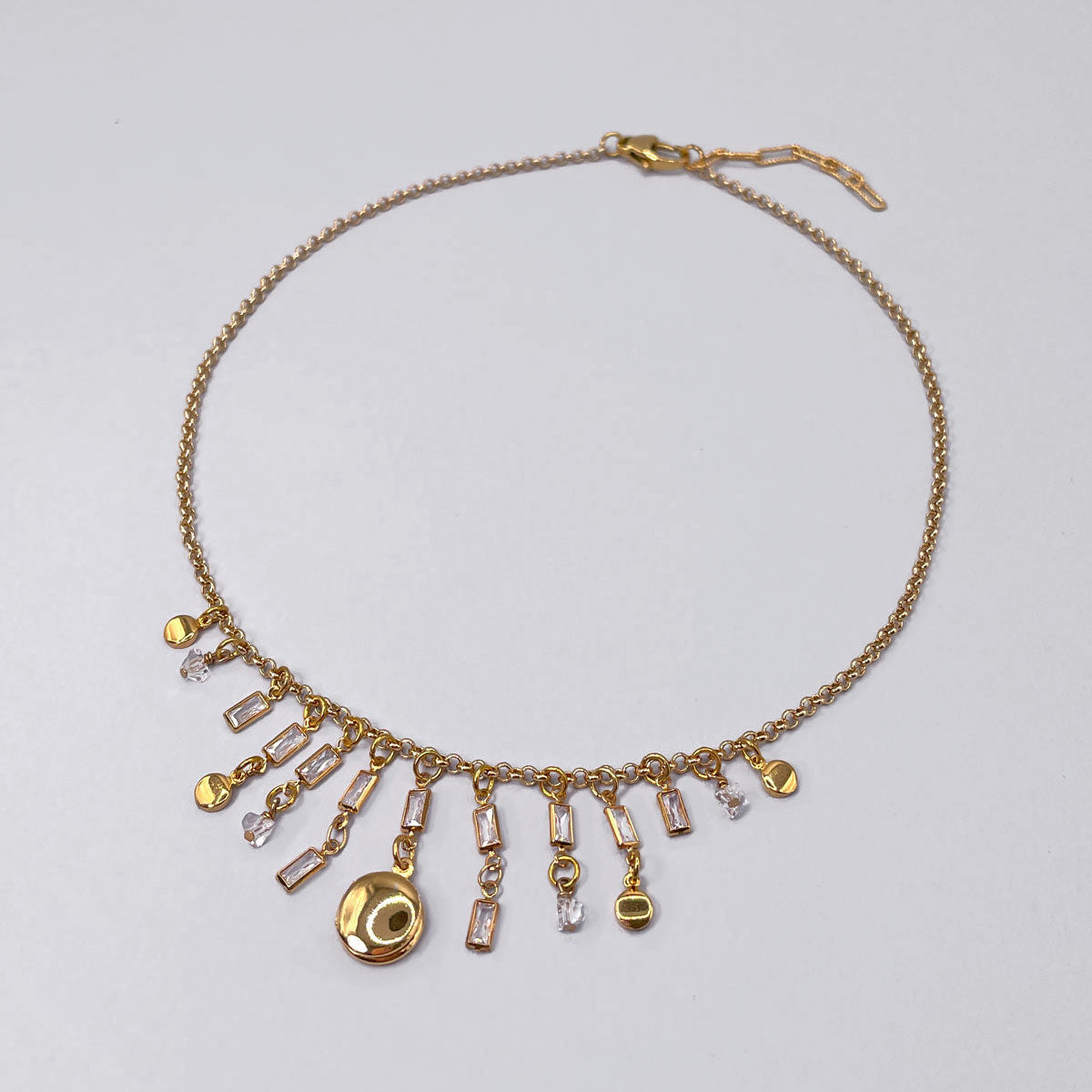 Collana con Mini Medaglione Vintage e Catena in Ottone